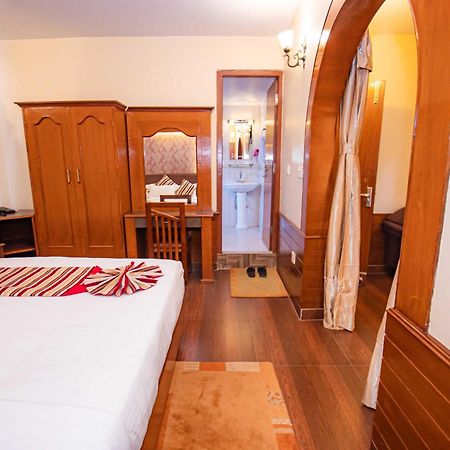 Hotel Crystal Palace Покхара Экстерьер фото