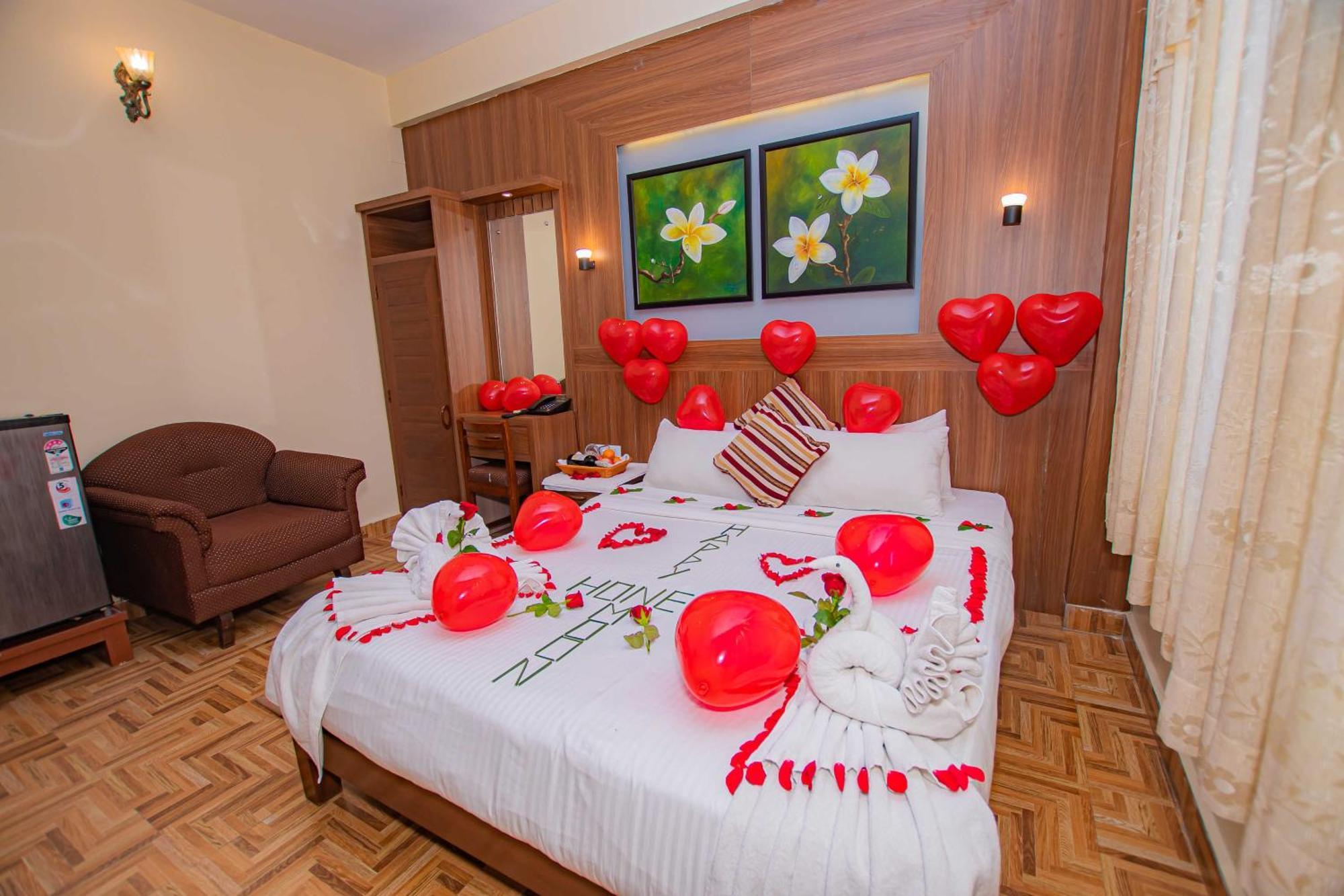 Hotel Crystal Palace Покхара Экстерьер фото