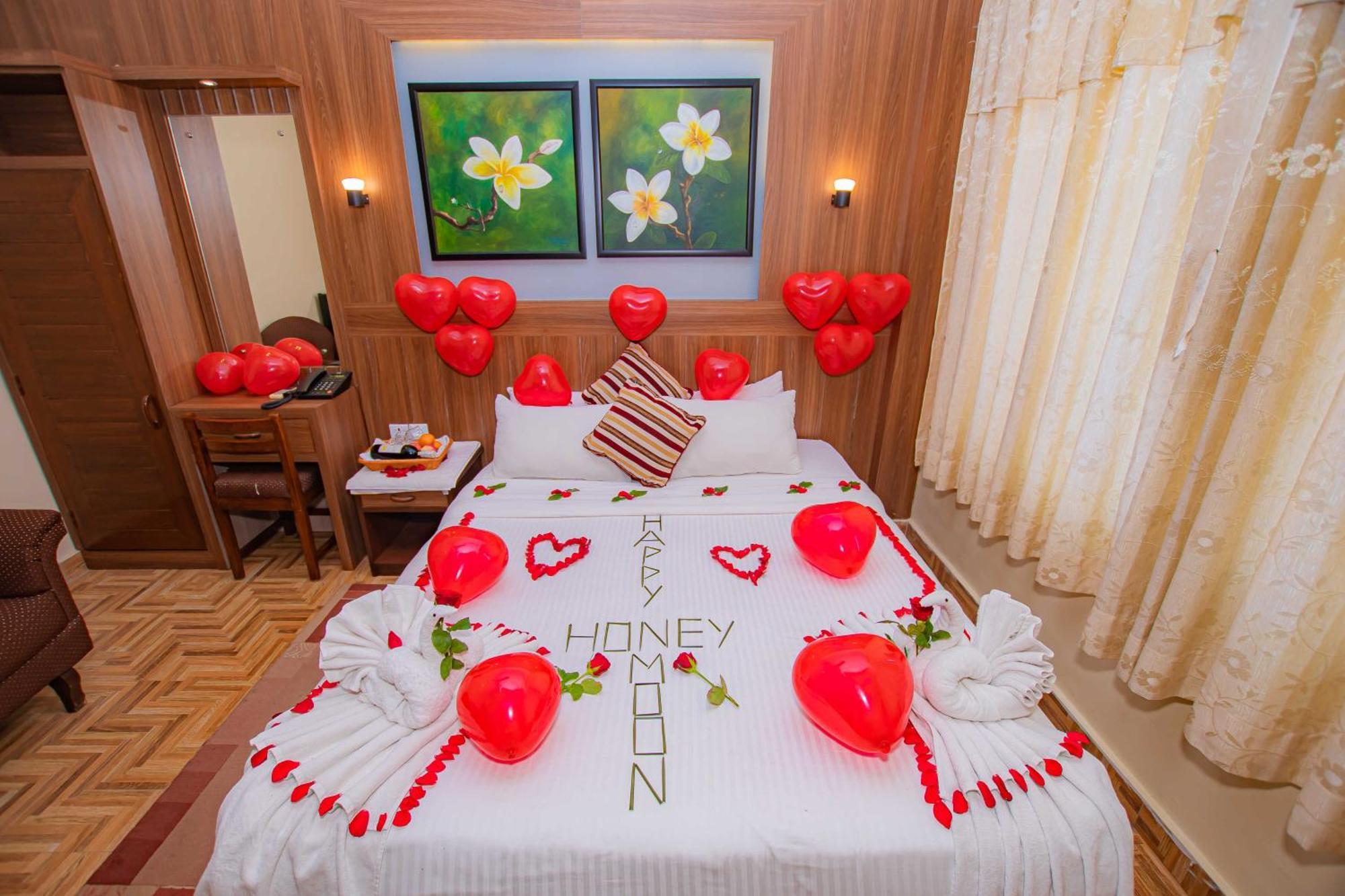 Hotel Crystal Palace Покхара Экстерьер фото