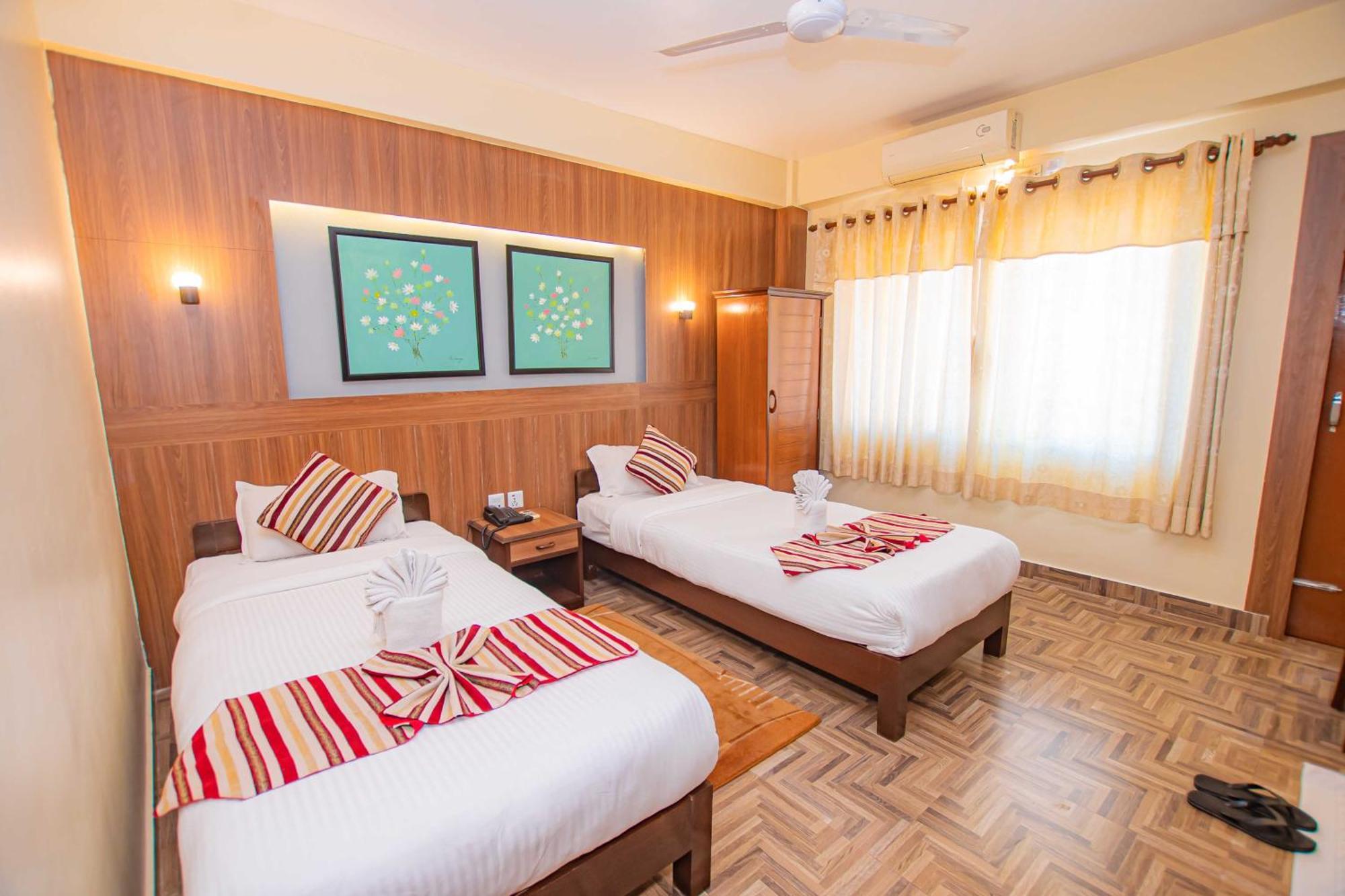 Hotel Crystal Palace Покхара Экстерьер фото