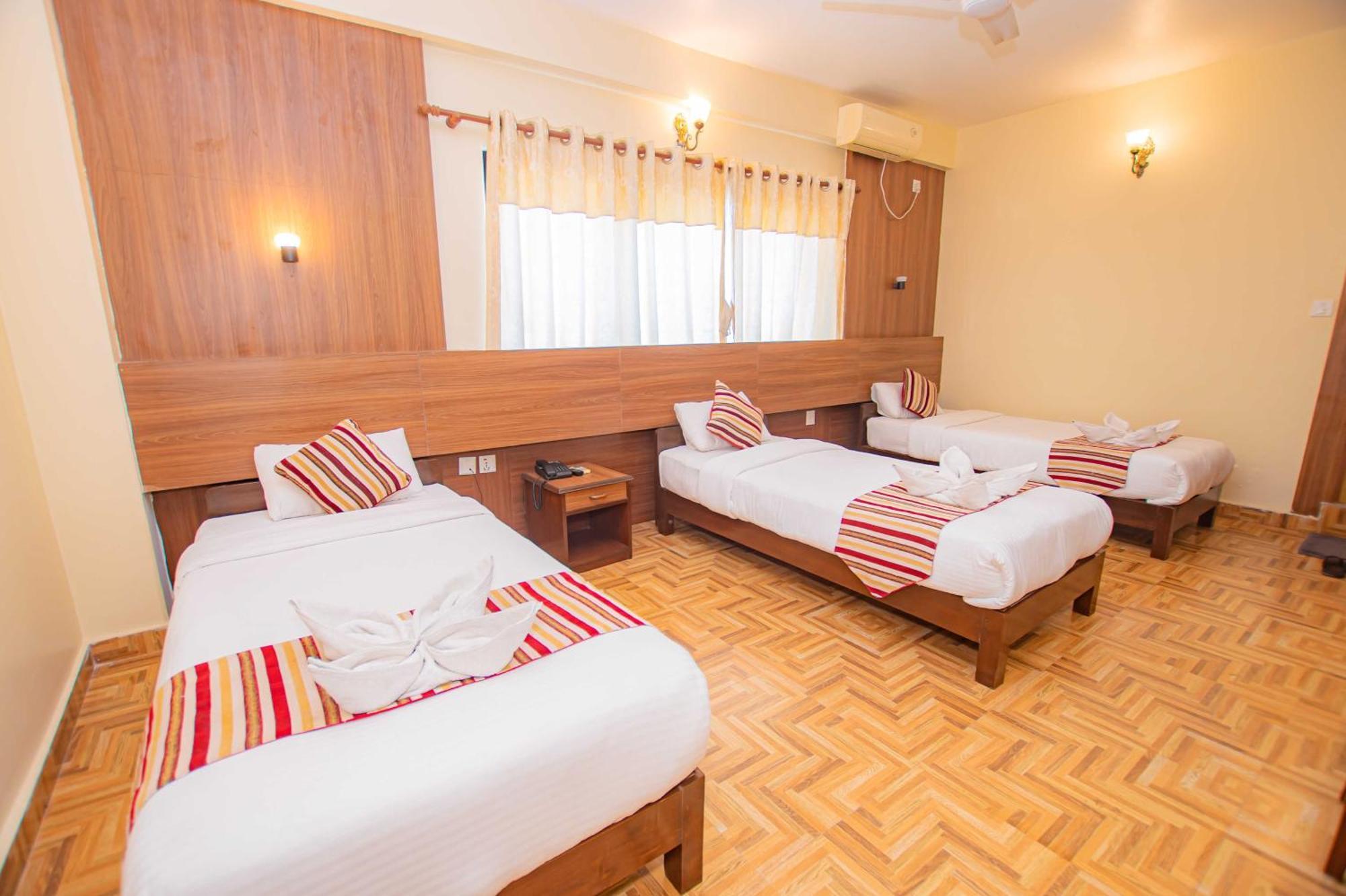 Hotel Crystal Palace Покхара Экстерьер фото