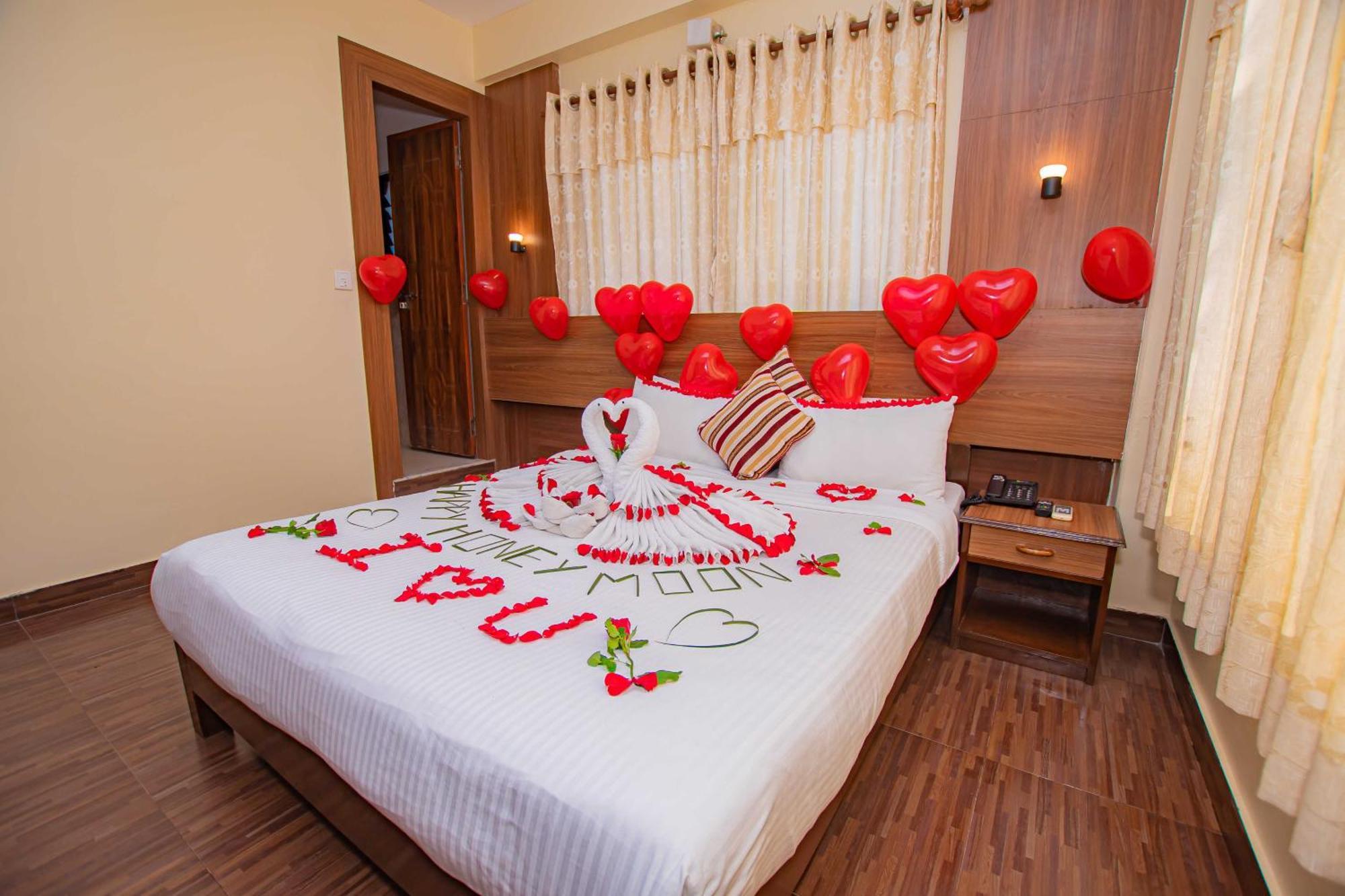 Hotel Crystal Palace Покхара Экстерьер фото