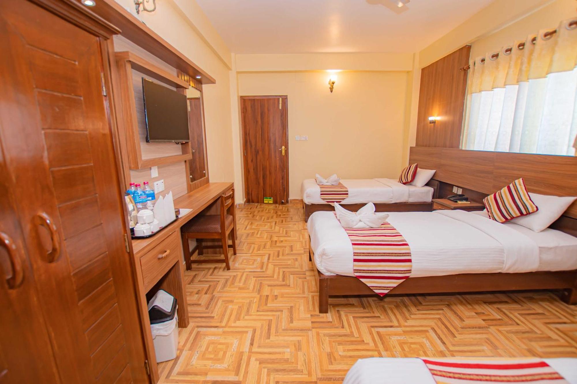 Hotel Crystal Palace Покхара Экстерьер фото