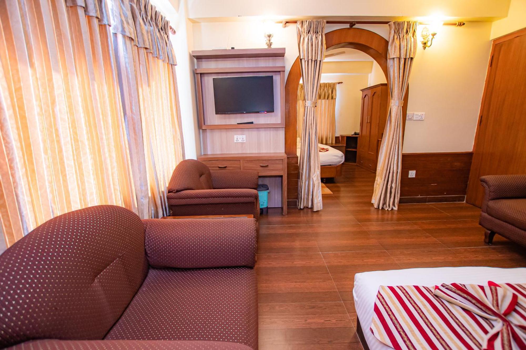 Hotel Crystal Palace Покхара Экстерьер фото