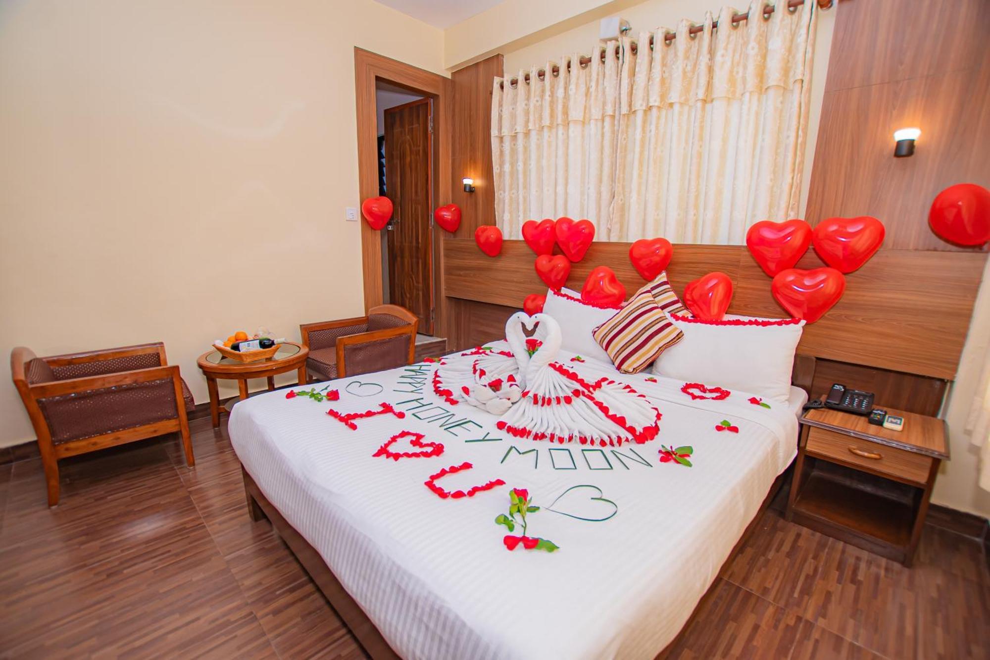 Hotel Crystal Palace Покхара Экстерьер фото