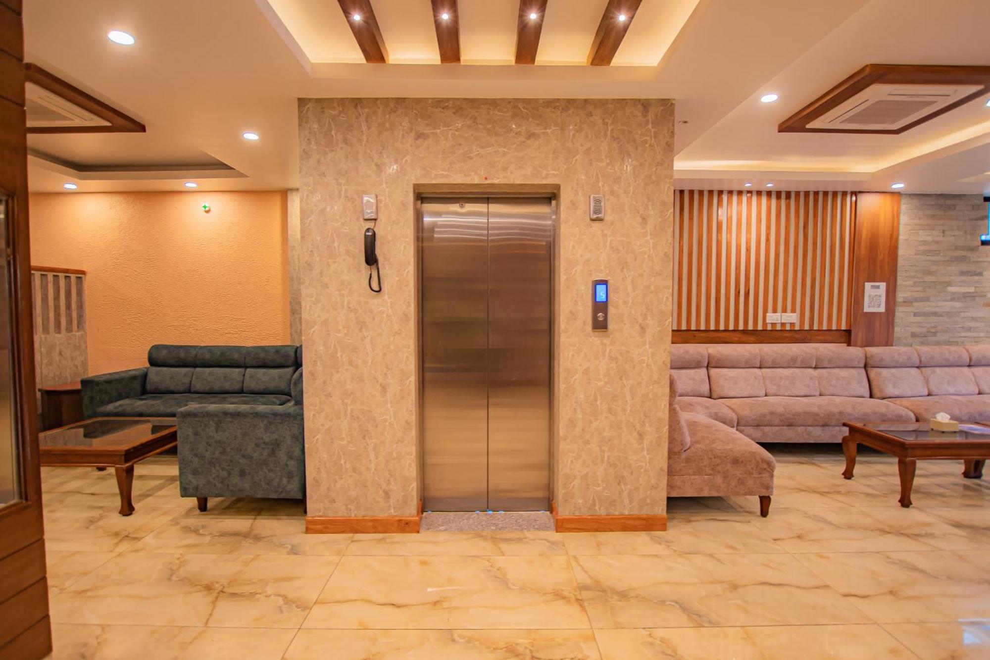 Hotel Crystal Palace Покхара Экстерьер фото