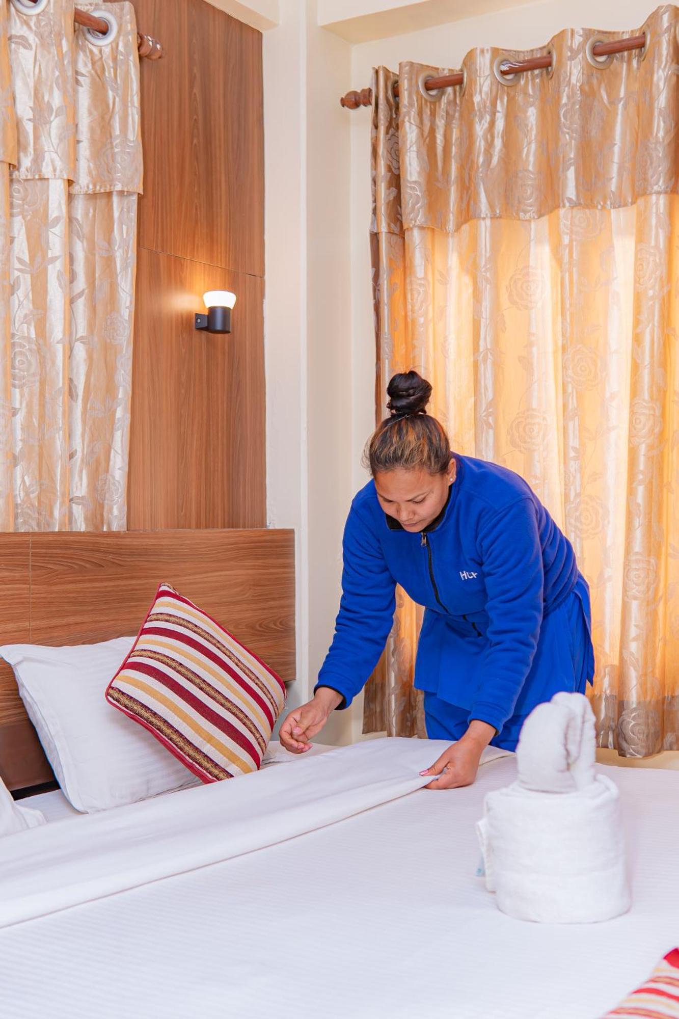 Hotel Crystal Palace Покхара Экстерьер фото