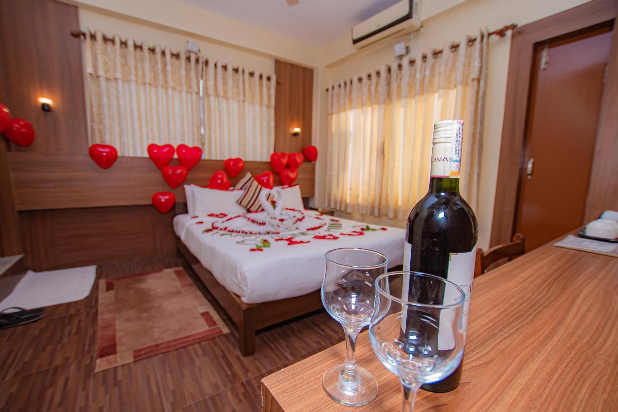 Hotel Crystal Palace Покхара Экстерьер фото